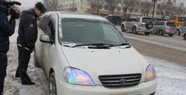 Гаишники поздравили автолюбительниц Хабаровска цветами Михаил Малышев, РИА AmurMedia