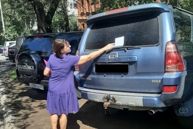 На газонах не стоять: рейд по незаконной парковке прошел в Хабаровске пресс-служба администрации Хабаровска